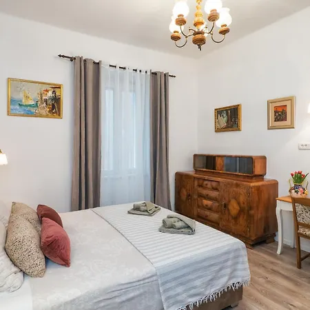 Apartment Center Secession Charm Near National Theatre *
