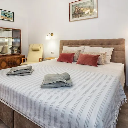 Center Secession Charm Near National Theatre Apartment *