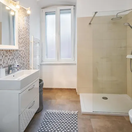 Center Secession Charm Near National Theatre Apartment *