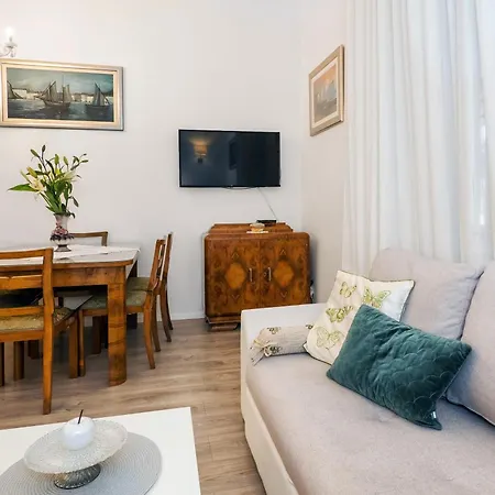 Apartment Center Secession Charm Near National Theatre
