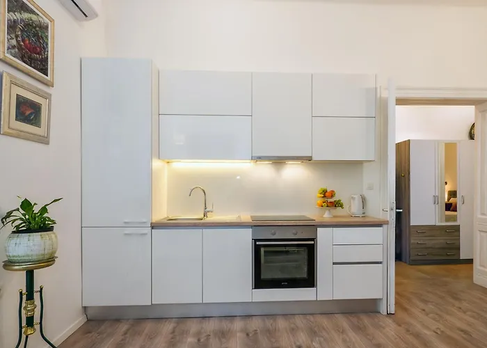 Center Secession Charm Near National Theatre