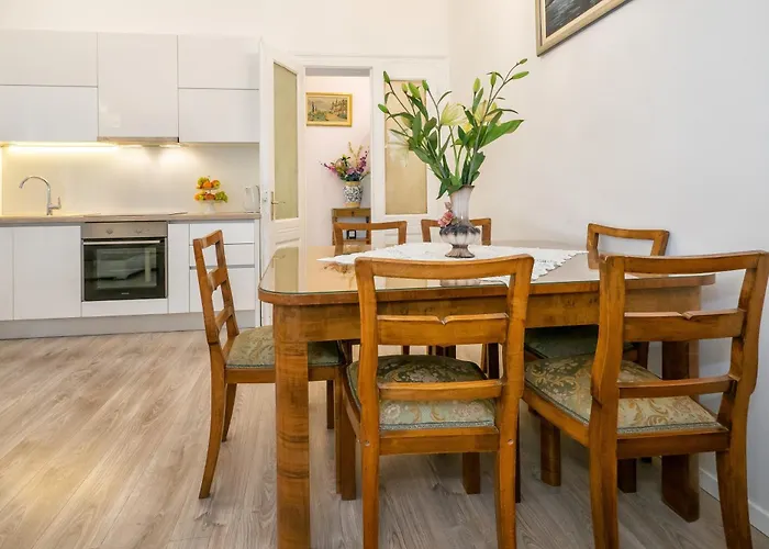 Center Secession Charm Near National Theatre