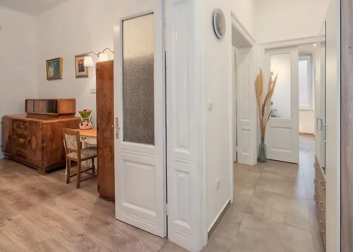 Center Secession Charm Near National Theatre アパート